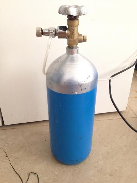 cần bán bình CO2 2kg còn đầy bình VAN INOX